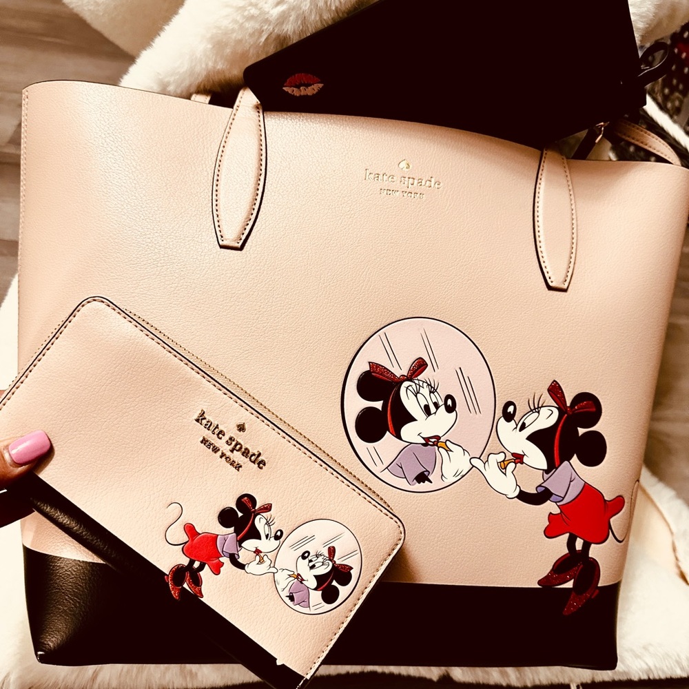 Beautiful Kate Spade tote with wallet and wristlet
